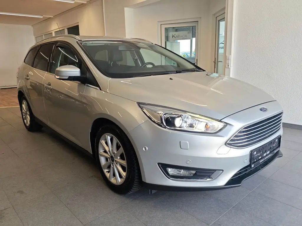 Photo 1 : Ford Focus 2015 Petrol