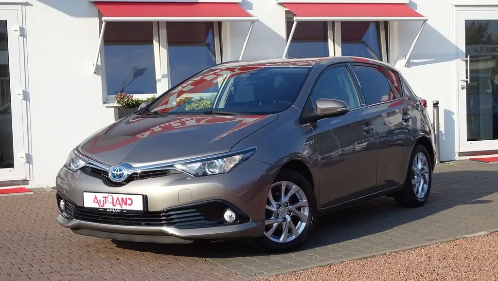 Photo 1 : Toyota Auris 2016 Hybrid