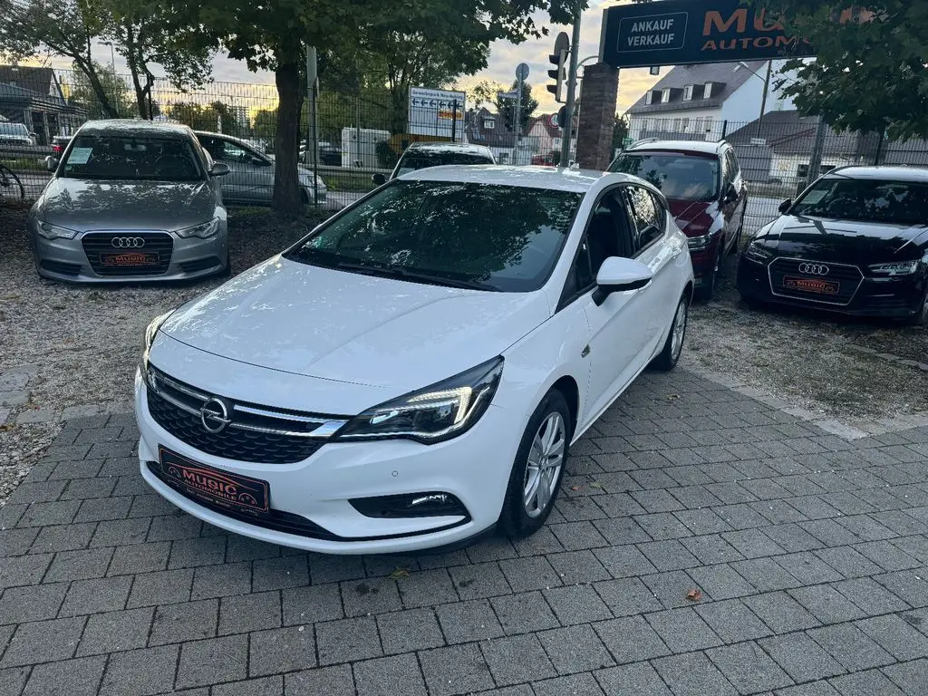 Photo 1 : Opel Astra 2016 Petrol