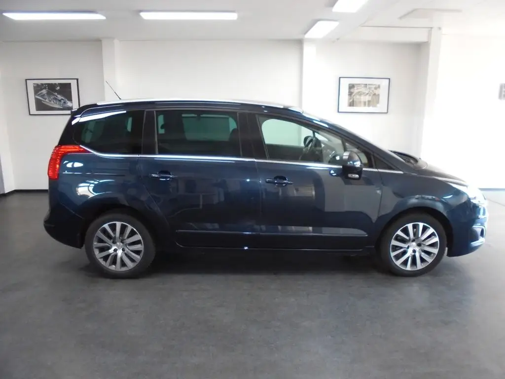 Photo 1 : Peugeot 5008 2015 Essence