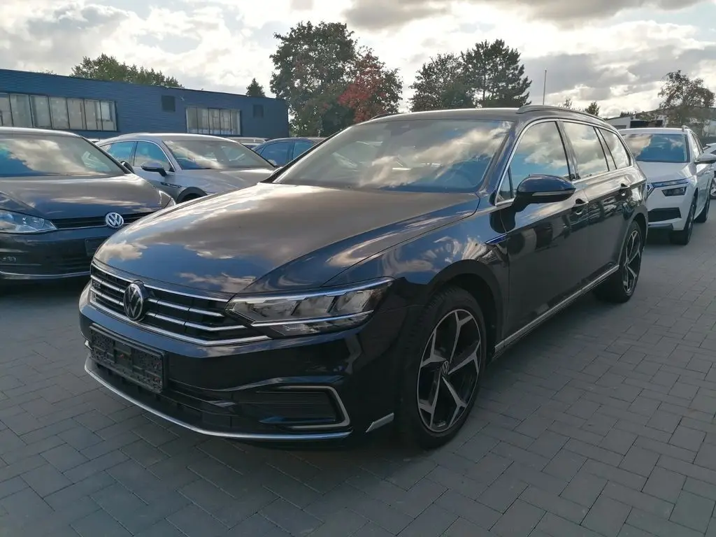 Photo 1 : Volkswagen Passat 2021 Hybride