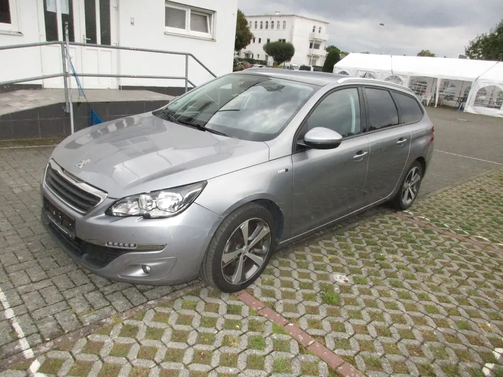 Photo 1 : Peugeot 308 2016 Petrol