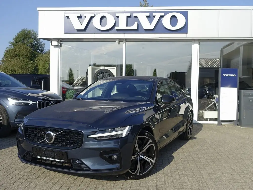 Photo 1 : Volvo S60 2023 Petrol