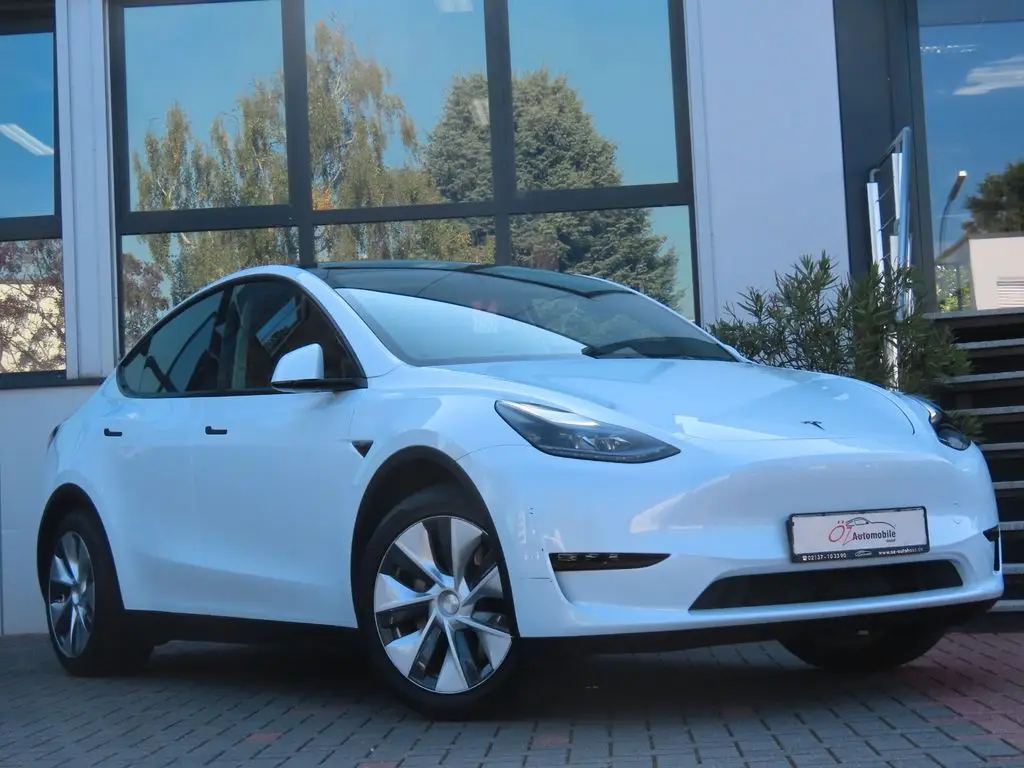 Photo 1 : Tesla Model Y 2023 Non renseigné