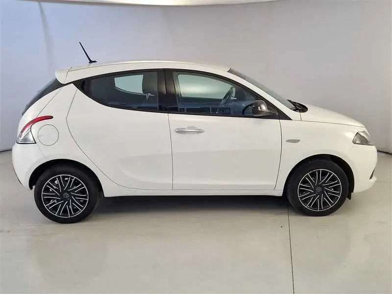 Photo 1 : Lancia Ypsilon 2023 Hybride