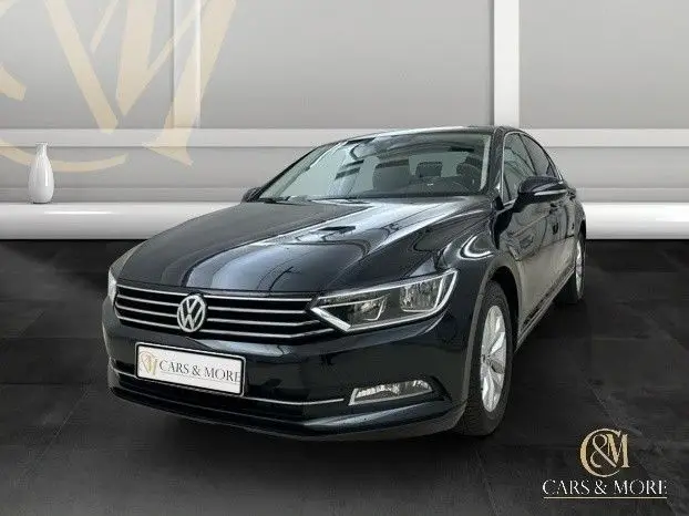 Photo 1 : Volkswagen Passat 2018 Petrol