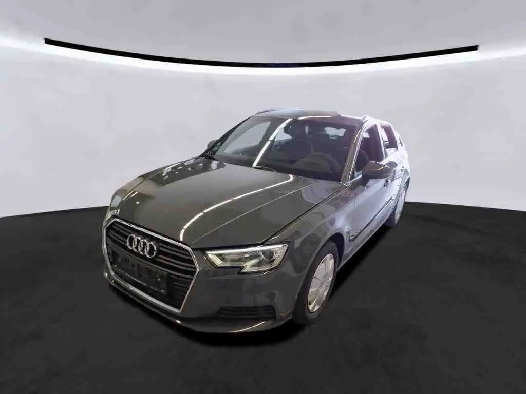 Photo 1 : Audi A3 2019 Petrol