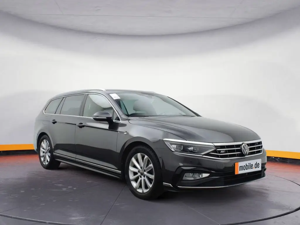 Photo 1 : Volkswagen Passat 2024 Petrol