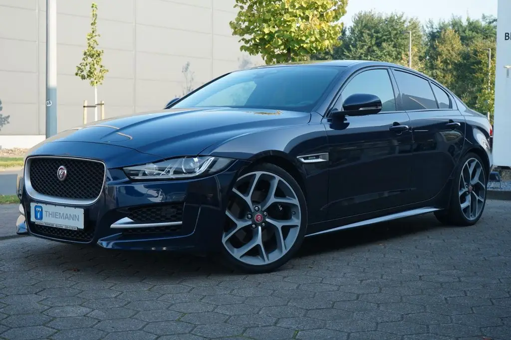 Photo 1 : Jaguar Xe 2018 Petrol