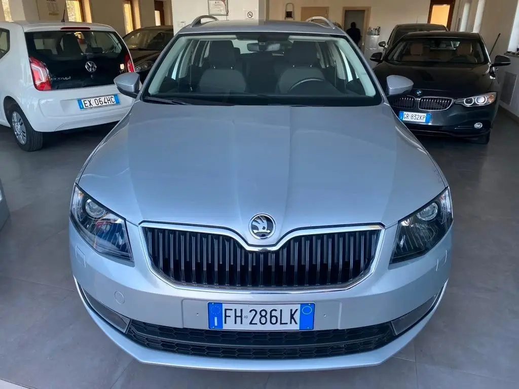 Photo 1 : Skoda Octavia 2017 Autres