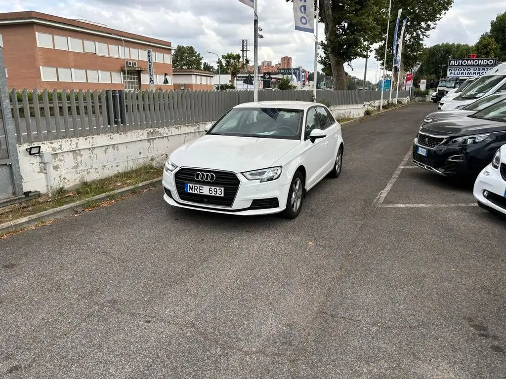 Photo 1 : Audi A3 2019 Petrol