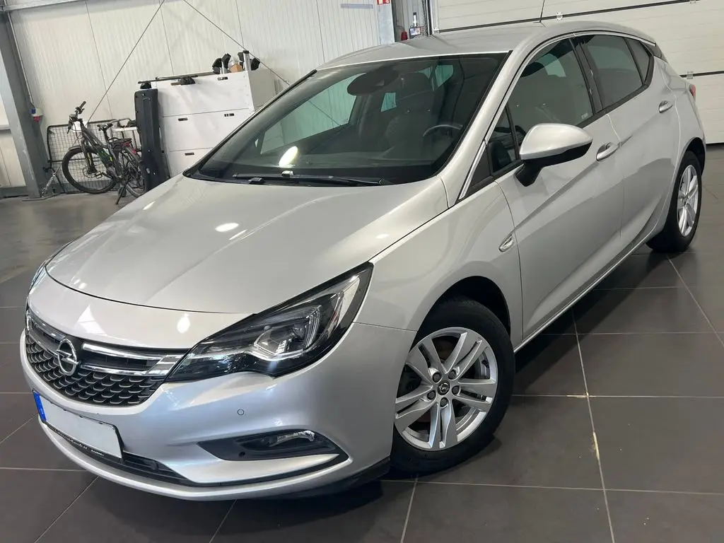 Photo 1 : Opel Astra 2018 Petrol