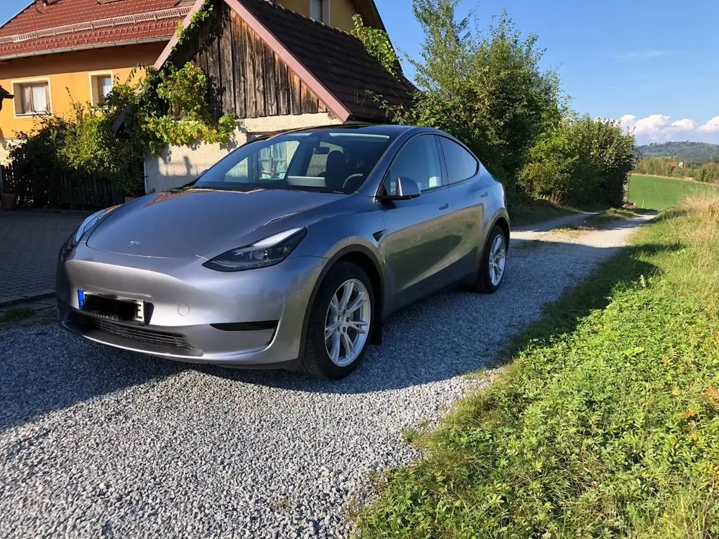 Photo 1 : Tesla Model Y 2023 Not specified