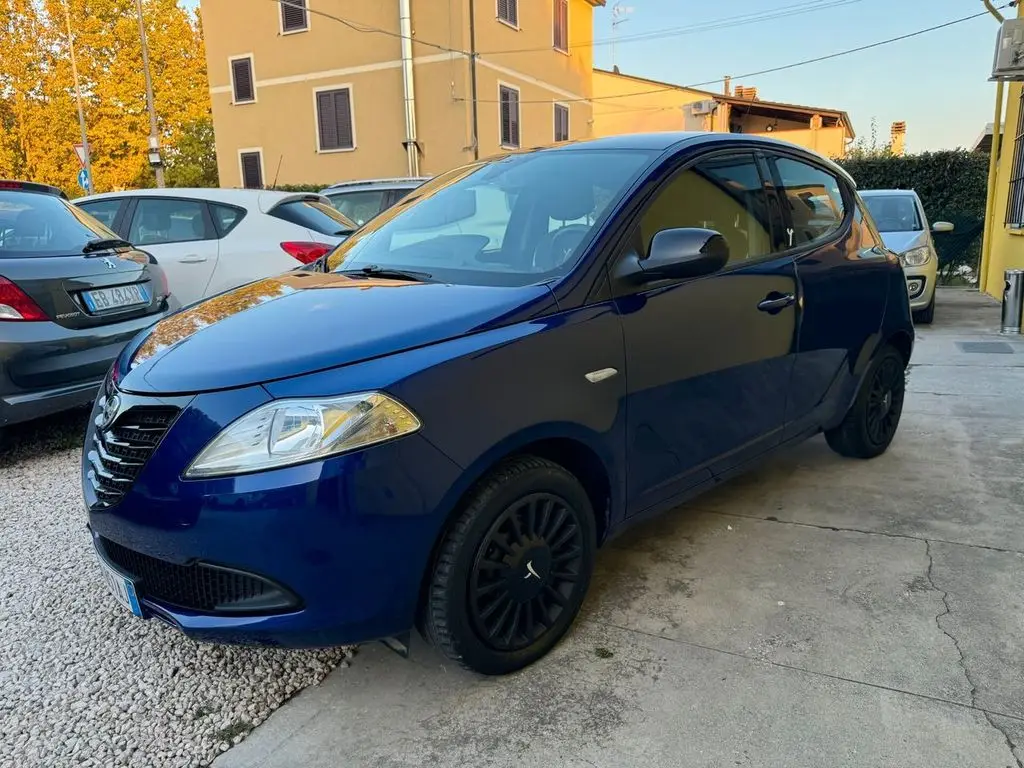 Photo 1 : Lancia Ypsilon 2015 Essence