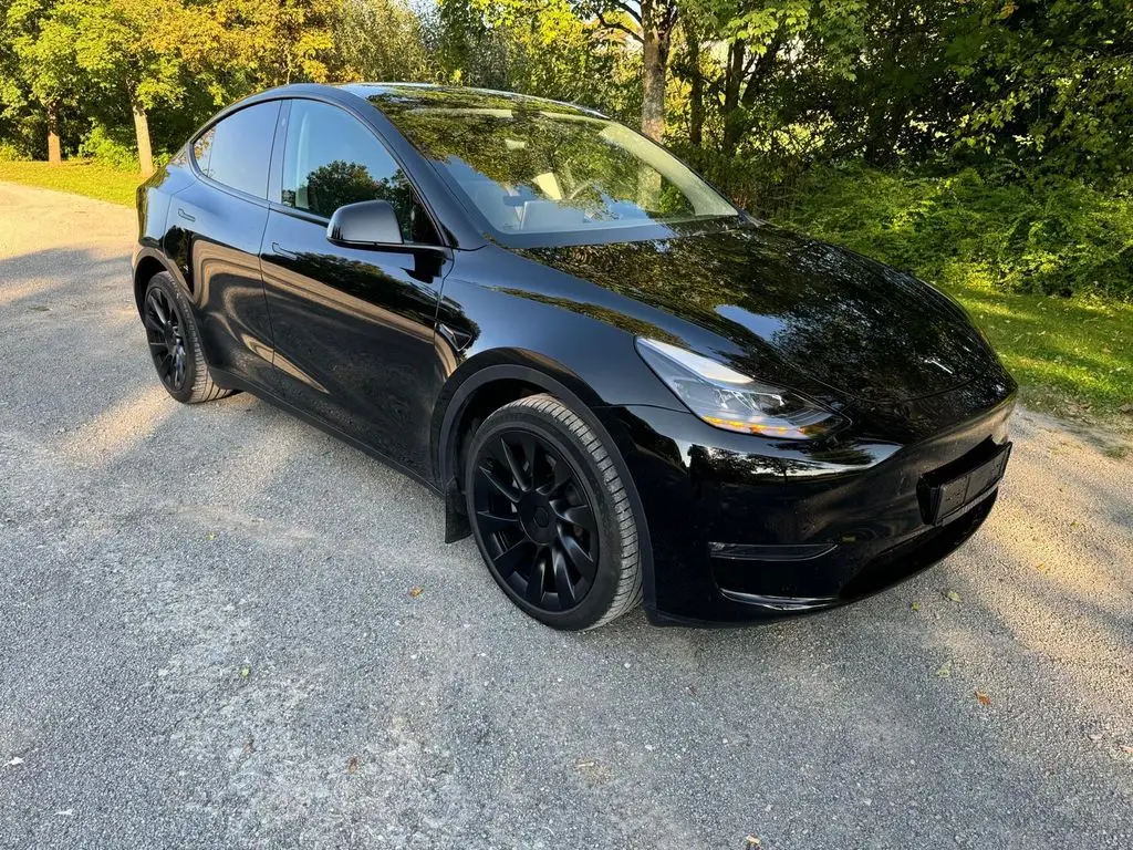 Photo 1 : Tesla Model Y 2023 Non renseigné