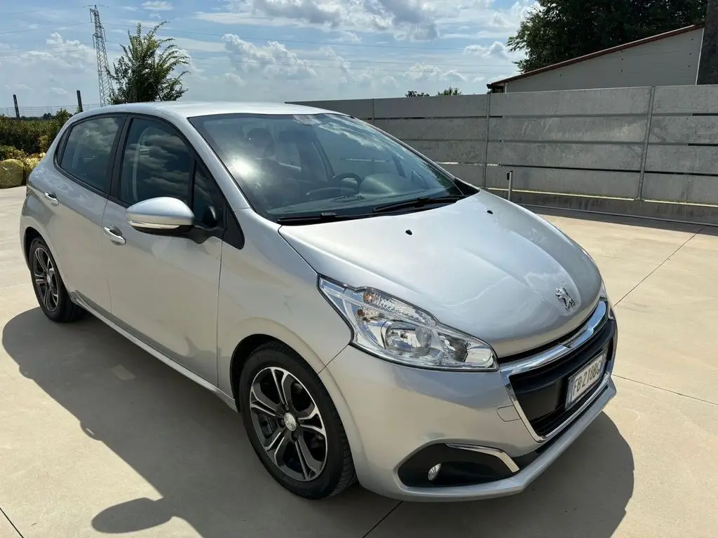 Photo 1 : Peugeot 208 2015 LPG