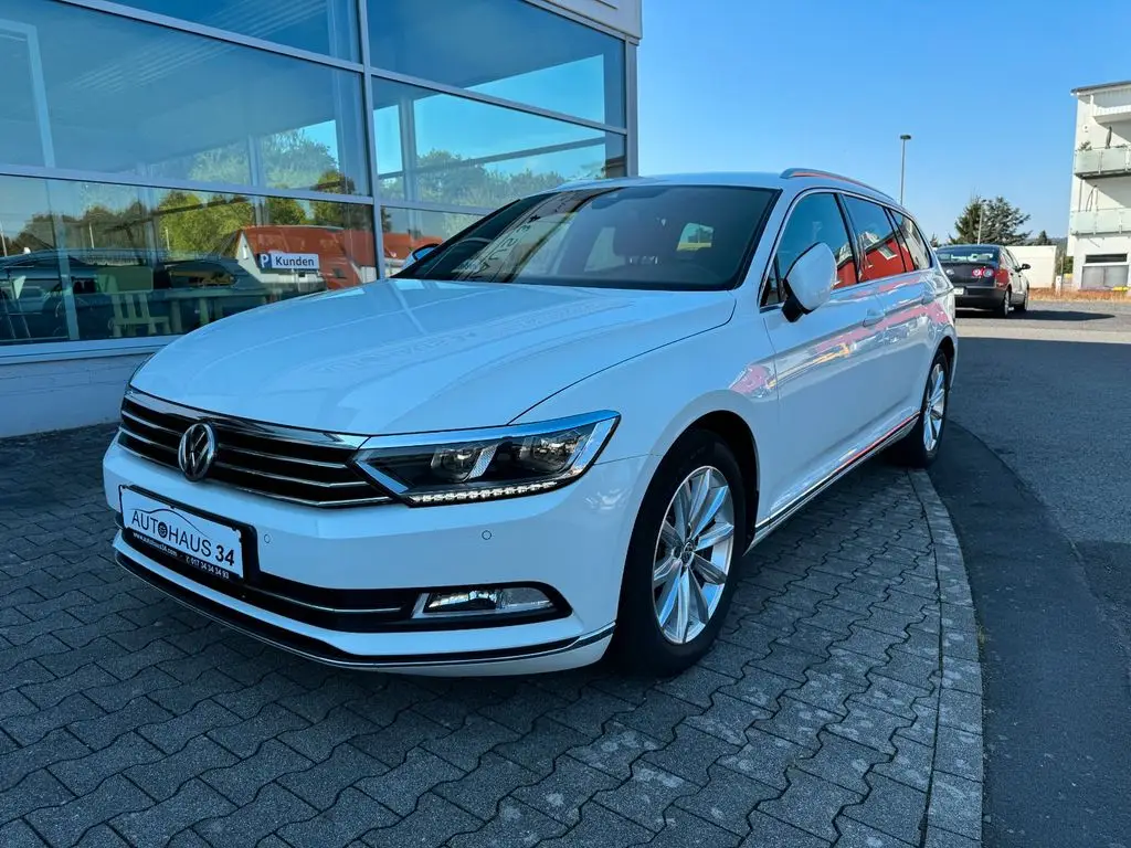 Photo 1 : Volkswagen Passat 2019 Essence