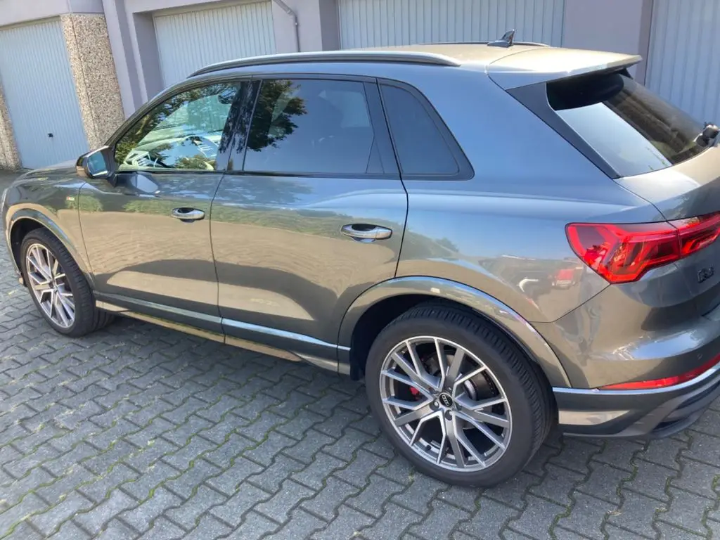 Photo 1 : Audi Q3 2022 Petrol