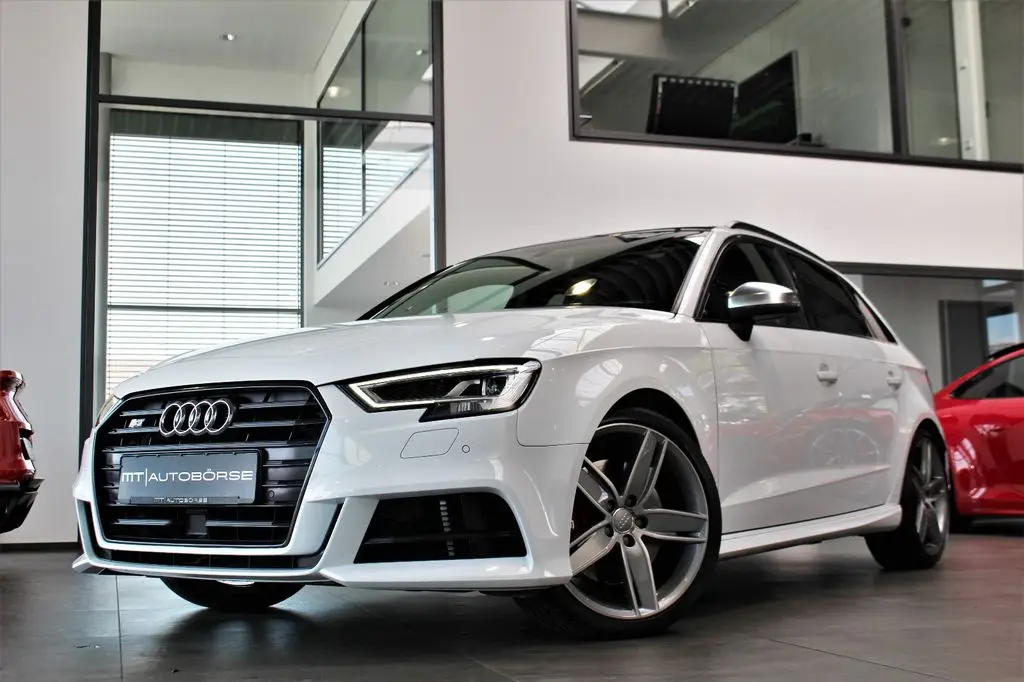 Photo 1 : Audi S3 2019 Petrol