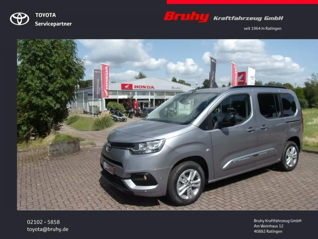 Photo 1 : Toyota Proace 2024 Petrol