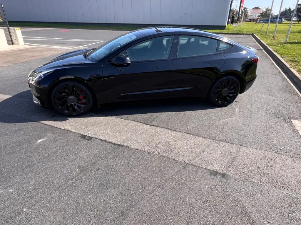 Photo 1 : Tesla Model 3 2022 Non renseigné