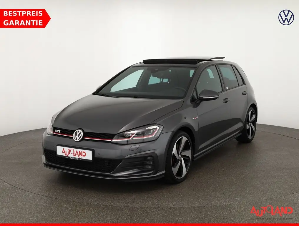 Photo 1 : Volkswagen Golf 2017 Petrol