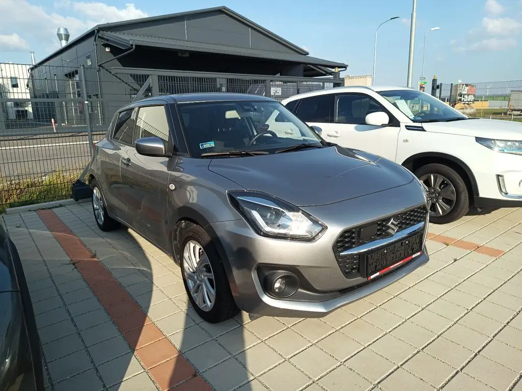 Photo 1 : Suzuki Swift 2022 Petrol