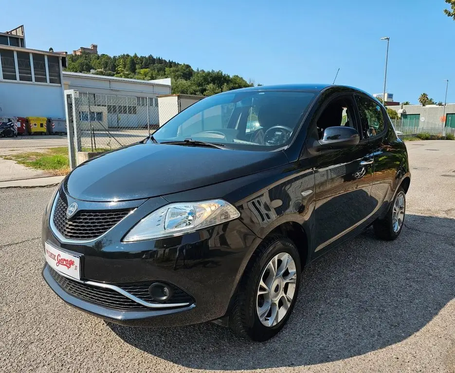 Photo 1 : Lancia Ypsilon 2016 Autres