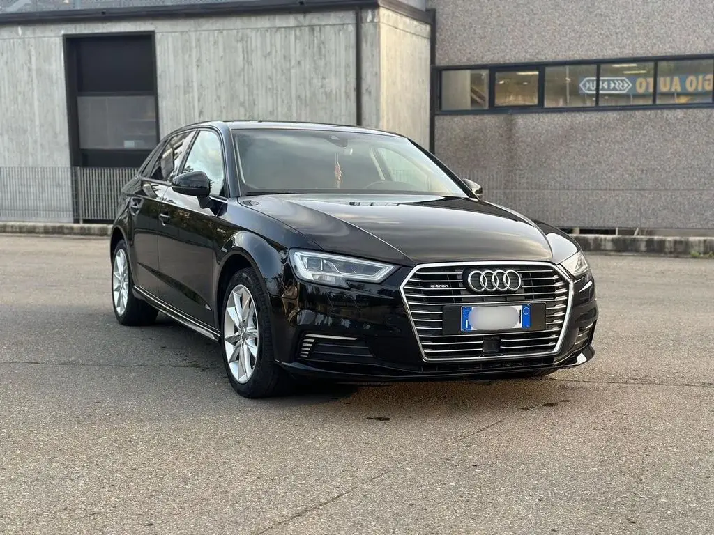 Photo 1 : Audi A3 2018 Hybrid