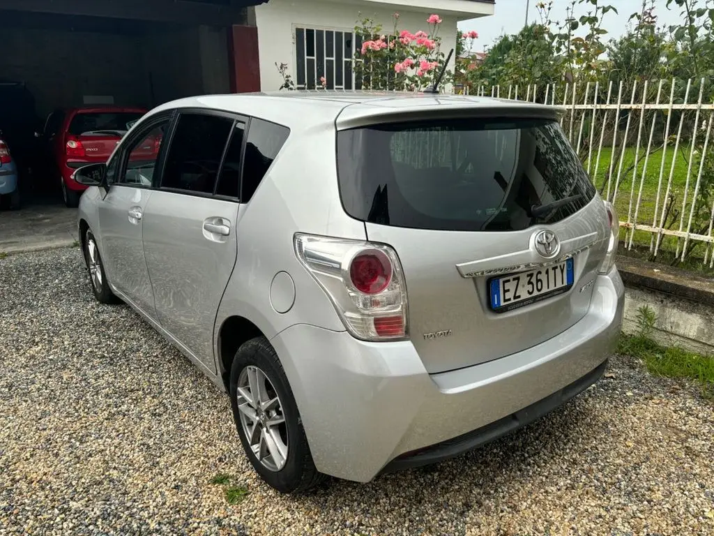 Photo 1 : Toyota Verso 2015 Diesel