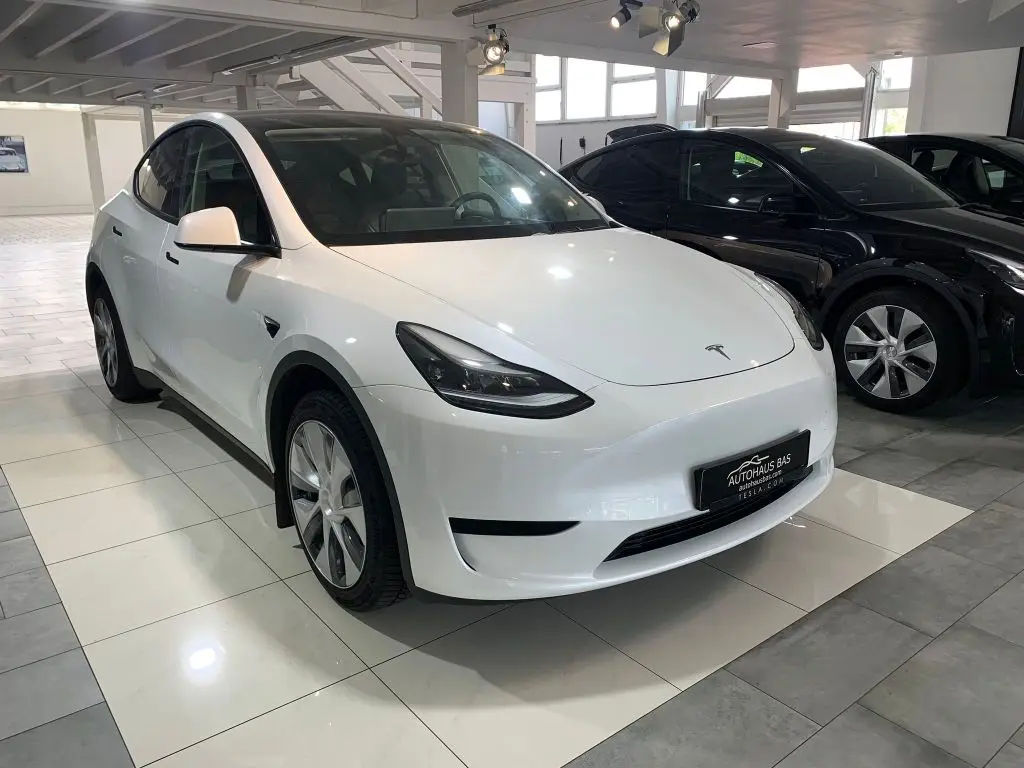 Photo 1 : Tesla Model Y 2024 Non renseigné