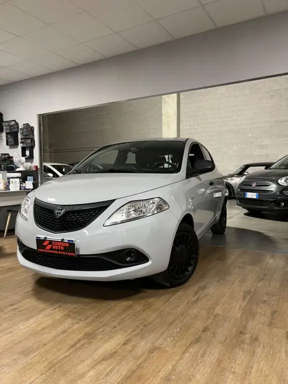 Photo 1 : Lancia Ypsilon 2020 Petrol