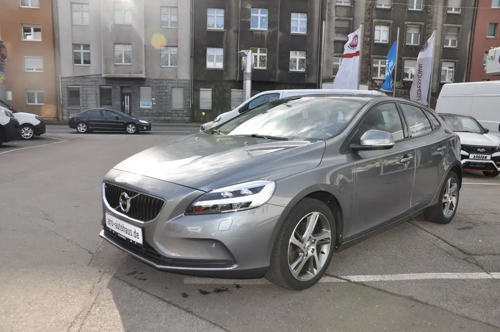 Photo 1 : Volvo V40 2017 Petrol