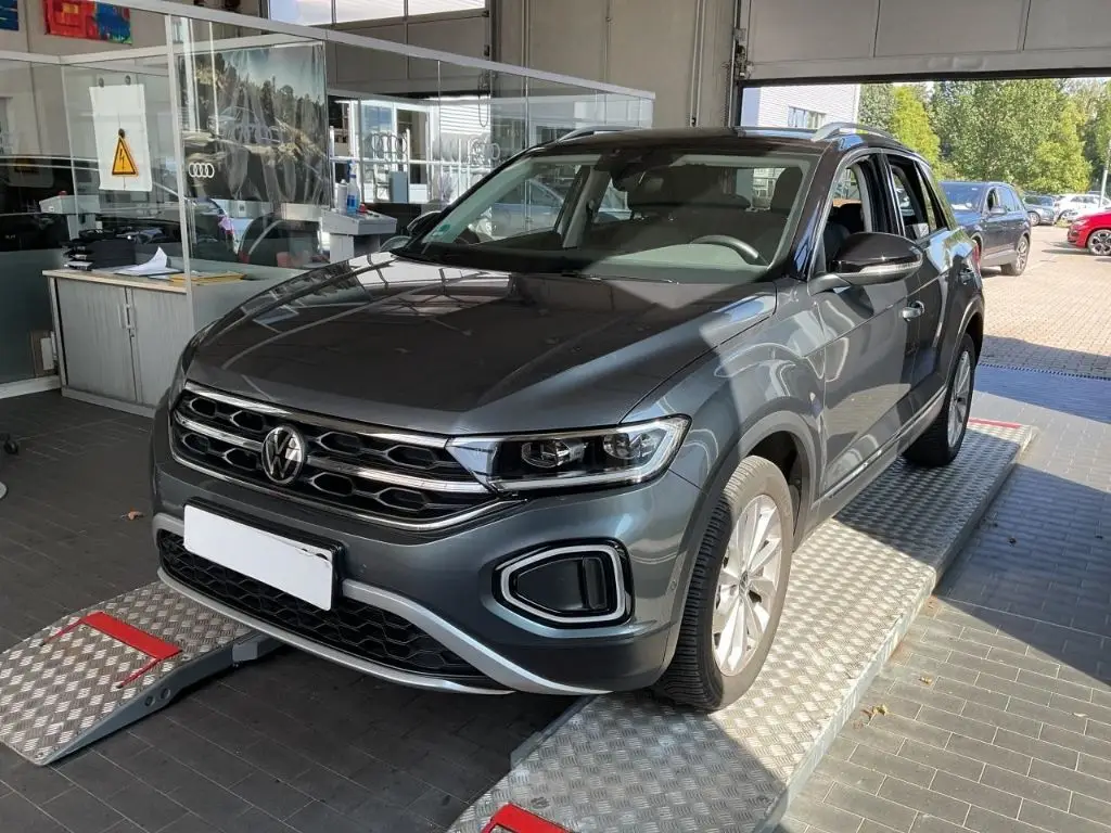 Photo 1 : Volkswagen T-roc 2022 Essence