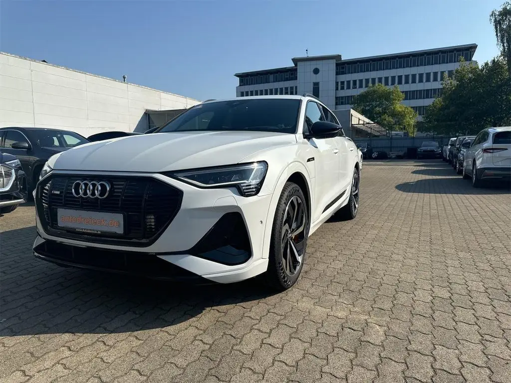 Photo 1 : Audi E-tron 2021 Non renseigné