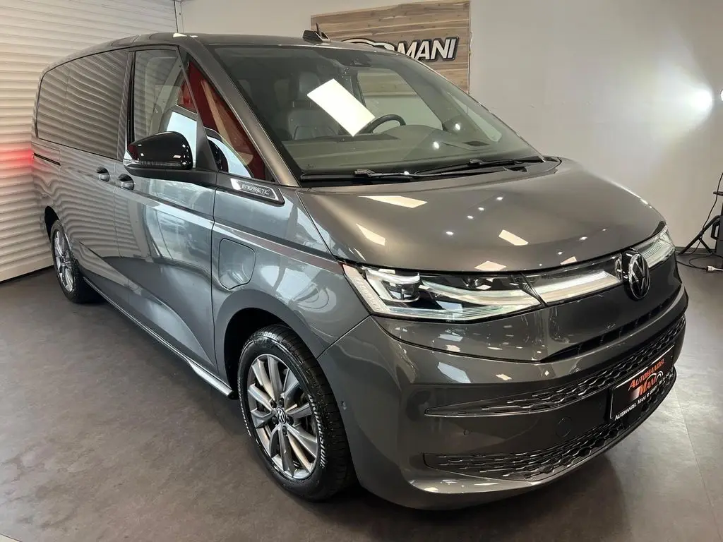 Photo 1 : Volkswagen T7 2022 Hybrid