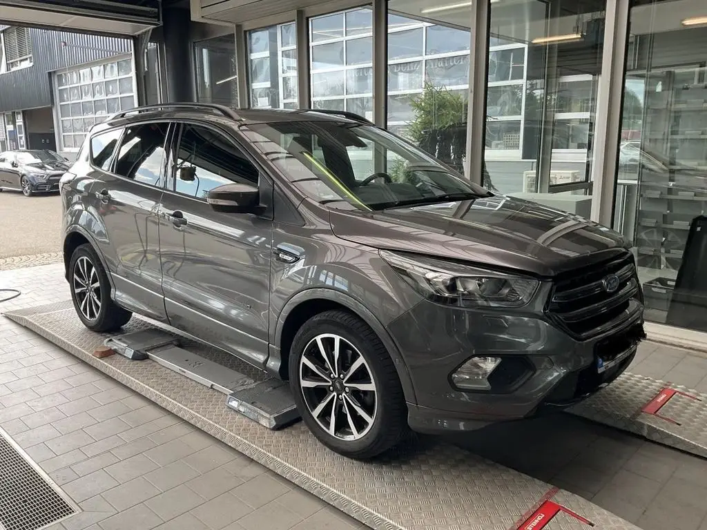 Photo 1 : Ford Kuga 2018 Essence