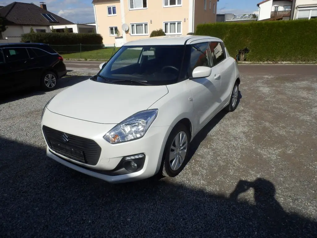 Photo 1 : Suzuki Swift 2018 Petrol