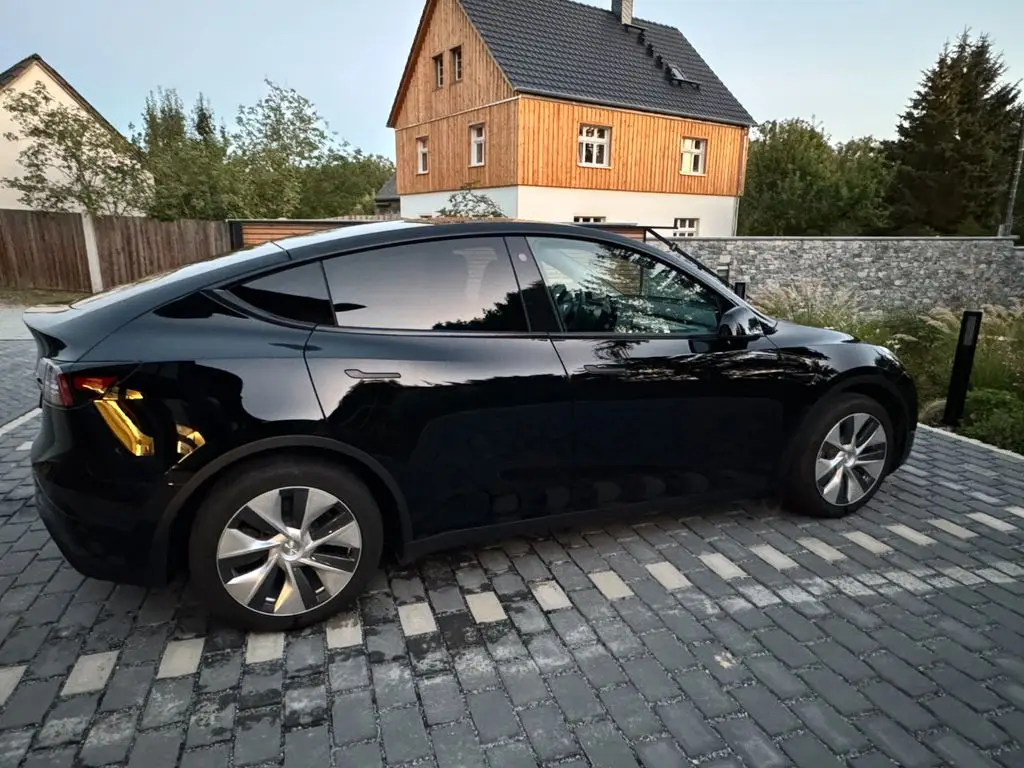 Photo 1 : Tesla Model Y 2023 Non renseigné