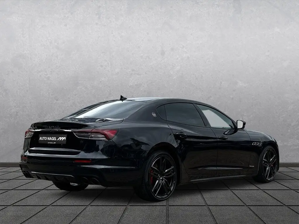 Photo 1 : Maserati Quattroporte 2021 Essence