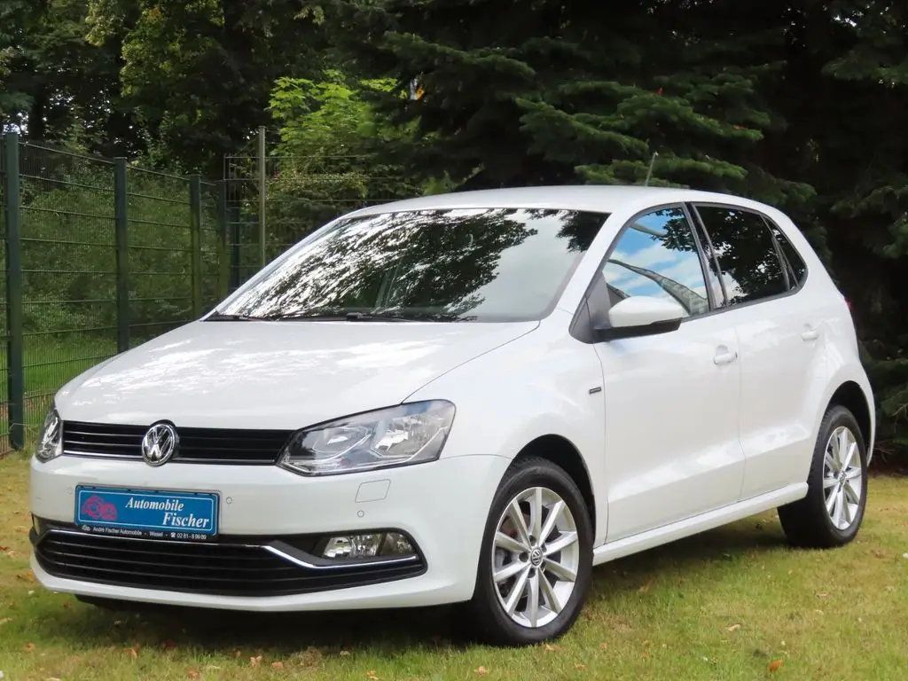 Photo 1 : Volkswagen Polo 2015 Petrol