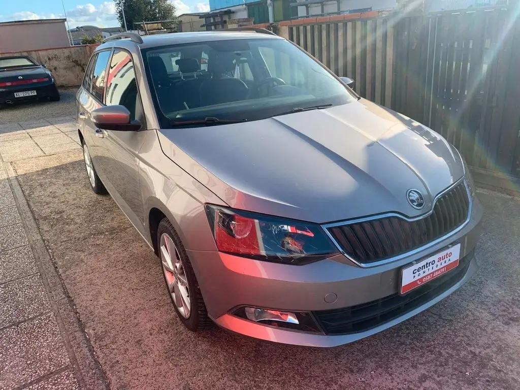 Photo 1 : Skoda Fabia 2017 Petrol