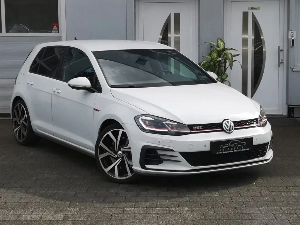 Photo 1 : Volkswagen Golf 2019 Petrol