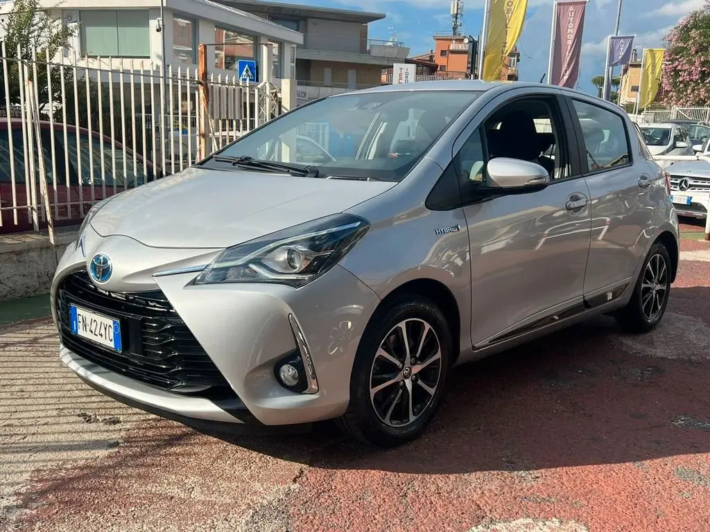 Photo 1 : Toyota Yaris 2018 Hybrid