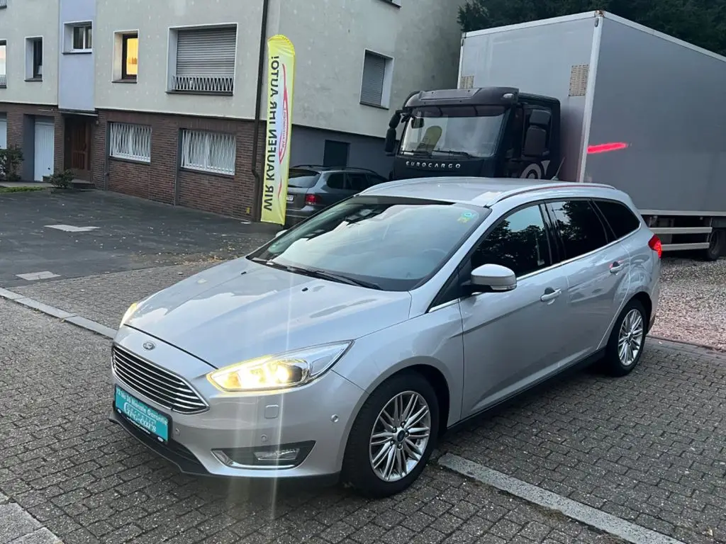 Photo 1 : Ford Focus 2017 Petrol