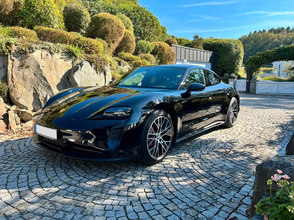 Photo 1 : Porsche Taycan 2021 Non renseigné