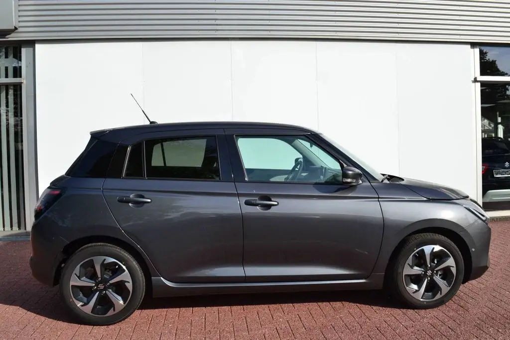 Photo 1 : Suzuki Swift 2024 Petrol