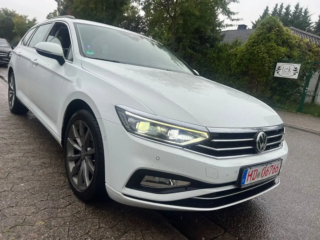 Photo 1 : Volkswagen Passat 2020 Essence