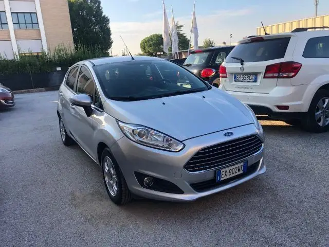 Photo 1 : Ford Fiesta 2015 Autres