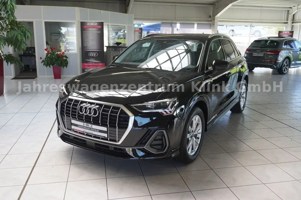 Photo 1 : Audi Q3 2024 Essence